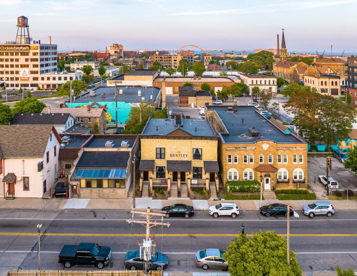 Bus Stop Sally In Historic Walker'S Point Mke Милуоки Экстерьер фото